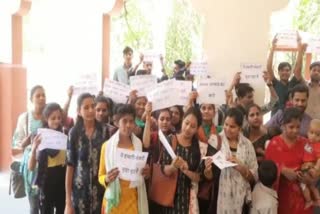 indore devi ahilya university bed student protest