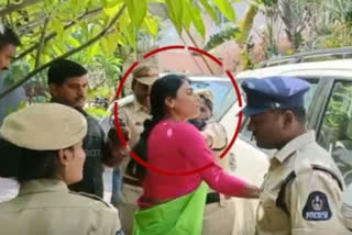 YS SHARMILA PUSHES ANS SLAPS HYDERABAD COPS FOR BARRING HER FROM GOING OUT OF HOUSE DETAINED