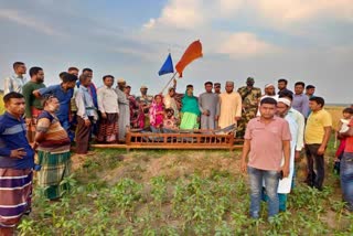 Sister living in Bangladesh bids farewell to dead brother in India thanks to BSF