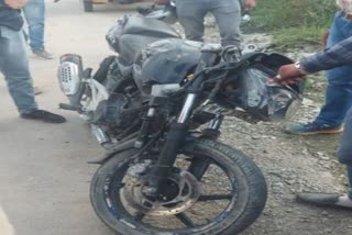 bike collided with divider in sundernagar