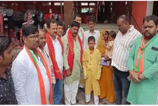 Muslim boy Salman after undergoing Mundan sanskara at Kushinagar temple