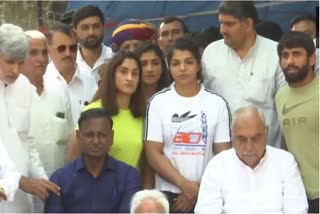 Former Haryana CM Bhupinder Singh Hooda and others join wrestlers' protest