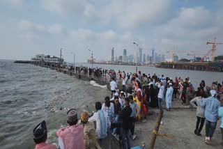 Huge Pilgrims on Haji Ali Dargah