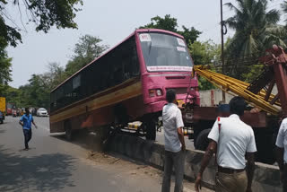 chennai City bus crashes into center median five passengers injured