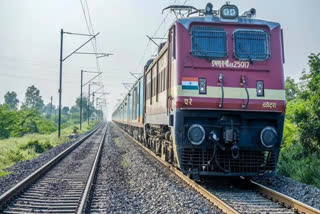 Train service restrictions in Kerala  Train service restrictions  Train service  ട്രെയിന്‍ സര്‍വീസുകള്‍ക്ക് നിയന്ത്രണം  ട്രെയിന്‍ സര്‍വീസുകള്‍  ഗാർഡറുകൾ  ജനശതാബ്‌ദി എക്‌സ്‌പ്രസ് ട്രെയിൻ