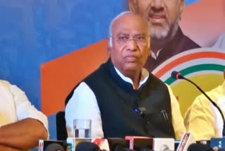 PM MODI IS LIKE A POISONOUS SNAKE SAYS CONGRESS CHIEF MALLIKARJUN KHARGE KARNATAKA ASSEMBLY ELECTION 2023