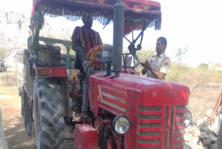 2 year old crushed by tractor in Banswara