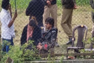 bollywood-king-khan-shoots-scene-of-film-dunki-in-pulwama