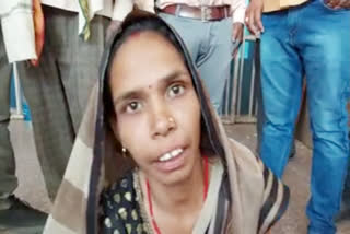 MP Datia Woman begged for ambulance 3 hours