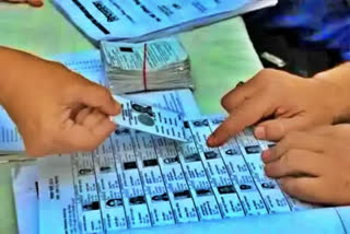 Voters data fraud  Illegal collection of voters infomation  Karnataka latest news  Bengaluru latest news  online sale of voters data  Bengaluru company booked  Karnataka polls  Bengaluru website selling voters data  FIR lodged  വോട്ടര്‍മാരുടെ വ്യക്തിവിവരങ്ങള്‍  സൈബര്‍ പൊലീസ്  ചിലുമേ സംഘടന  വോട്ടർമാരുടെ പേര്  വോട്ടര്‍മാരുടെ വ്യക്തിവിവരങ്ങള്‍  സൈബർ ക്രൈം