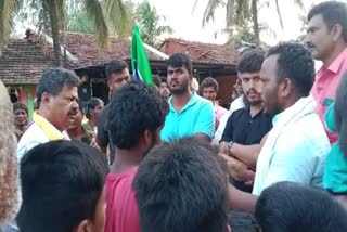 villagers-fire-on-mla-renukacharya