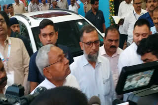 Bihar CM Nitish Kumar talking to reporters