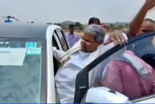 Siddaramaiah slips while waving at supporters