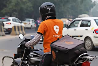 Swiggy starts charging users a 'platform fee' of Rs 2 per food order