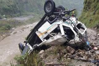 Etv BharatCar fell into a ditch in Jammu Kashmirs Reasi three people died