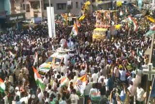 priyanka-gandhi-road-show-in-harugeri