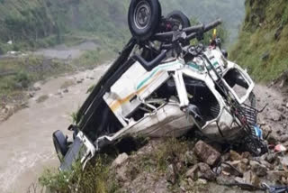 Car fell into a ditch in Jammu and Kashmir's princely state, three people died