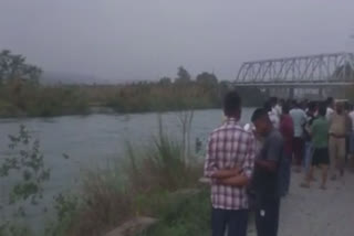 A car fell into the canal in Sujanpur of Pathankot