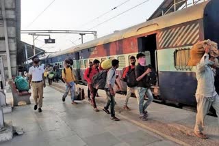 Theft case in train going to Jaipur