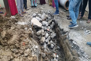 Drainage line uprooted in Indore