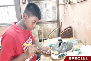 Student invent Smart Shoe