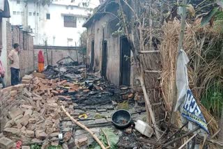 sisters burnt alive in slum  fire accident bihar  girls burnt alive  sisters dead after fire accident  fire accident  national news  തീപിടിത്തം  അഗ്‌നിബാധ  നാല് പെൺകുട്ടികൾക്ക് ദാരുണാന്ത്യം  പൊള്ളലേറ്റ് മരിച്ചു  തീപിടിത്തം  തീപിടിത്തത്തിൽ സഹോദരികൾ മരിച്ചു  പെൺകുട്ടികൾ മരിച്ചു