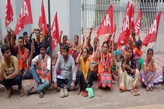 http://10.10.50.75//jharkhand/02-May-2023/jh-eas-01-strike-img-byterameshmukhi-jh10003_02052023130630_0205f_1683012990_117.jpg