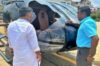 DK Shivakumars helicopter hit by eagle  Karnataka Congress Chief DK Shivakumars helicopter  Karnataka Congress Chief DK Shivakumar  ഡികെ ശിവകുമാർ  ശിവകുമാർ സഞ്ചരിച്ച ഹെലികോപ്റ്ററിൽ കഴുകൻ ഇടിച്ചു