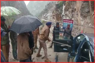 Boulders Fall On Pilgrims Car