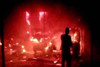 पटना में ऑटो गैराज में आग