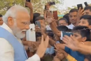 PM Modi's talk with children in Kalburgi during the election campaign