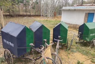 Cycle rickshaw becoming junk