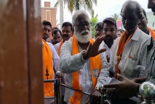 mla-mahesh-who-came-to-ask-for-votes-was-mobbed-by-people