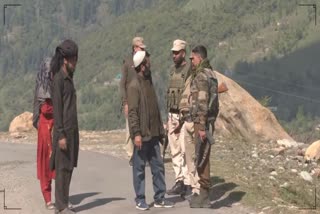 Rajouri Encounter: Senior Police and army Officers at site for monitoring operation