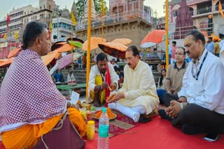 PM Modi's brother Pankaj Modi performs 'Pindaan' ritual of late mother Heeraben in Varanasi