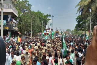 hd-kumaraswamy-road-show-in-hanur-taluk