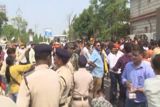 BJYM workers clash with Raipur