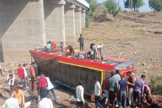 private bus fell from bridge into river in mp