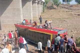 مدھیہ پردیش کے کھرگون میں سڑک حادثہ، پندرہ افراد ہلاک
