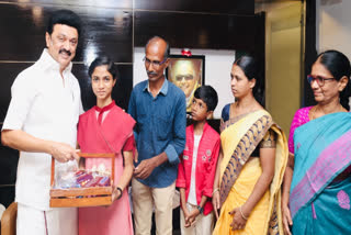 dindigul plus two student Nandhini who scored 600 out 600 marks meets Tamil Nadu cm mk stalin today