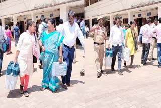 election-staff-went-to-the-polling-station-with-the-evm