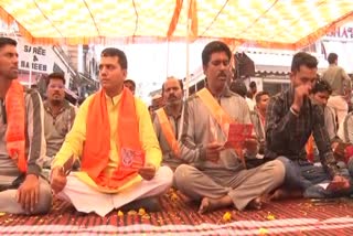 bhopal bajrang dal workers recite hanuman chalisa