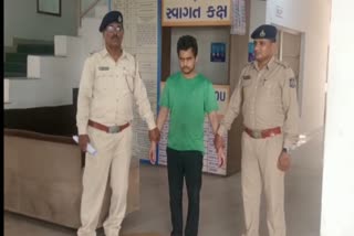 Ahmedabad Crime: વસ્ત્રાપુરમાં જમવાનું ઓર્ડર લેટ આપનાર સહકર્મીની હત્યા કરનાર રસોઈયાની ધરપકડ