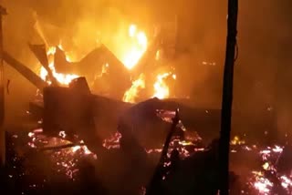 पटना में आग से कई झोपड़ियां जली