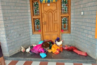 Women returned the saree hen distributed for voting