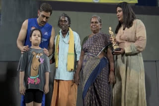 MS Dhoni meets Bomman and Bellie from The Elephant Whisperers, gifts them personalised CSK jersey