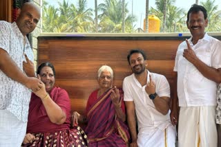 actor-dali-dhananjay-casted-vote-with-family-in-hasana