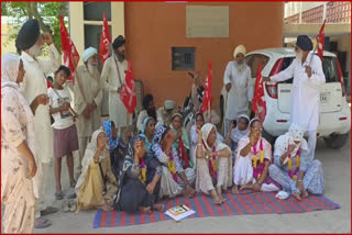 Hunger strike of MNREGA workers in Barnala