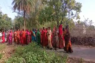 Women protest against liquor in Giridih