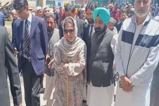 mehbooba-visits-dar-ul-uloom-noor-ul-islam-tral